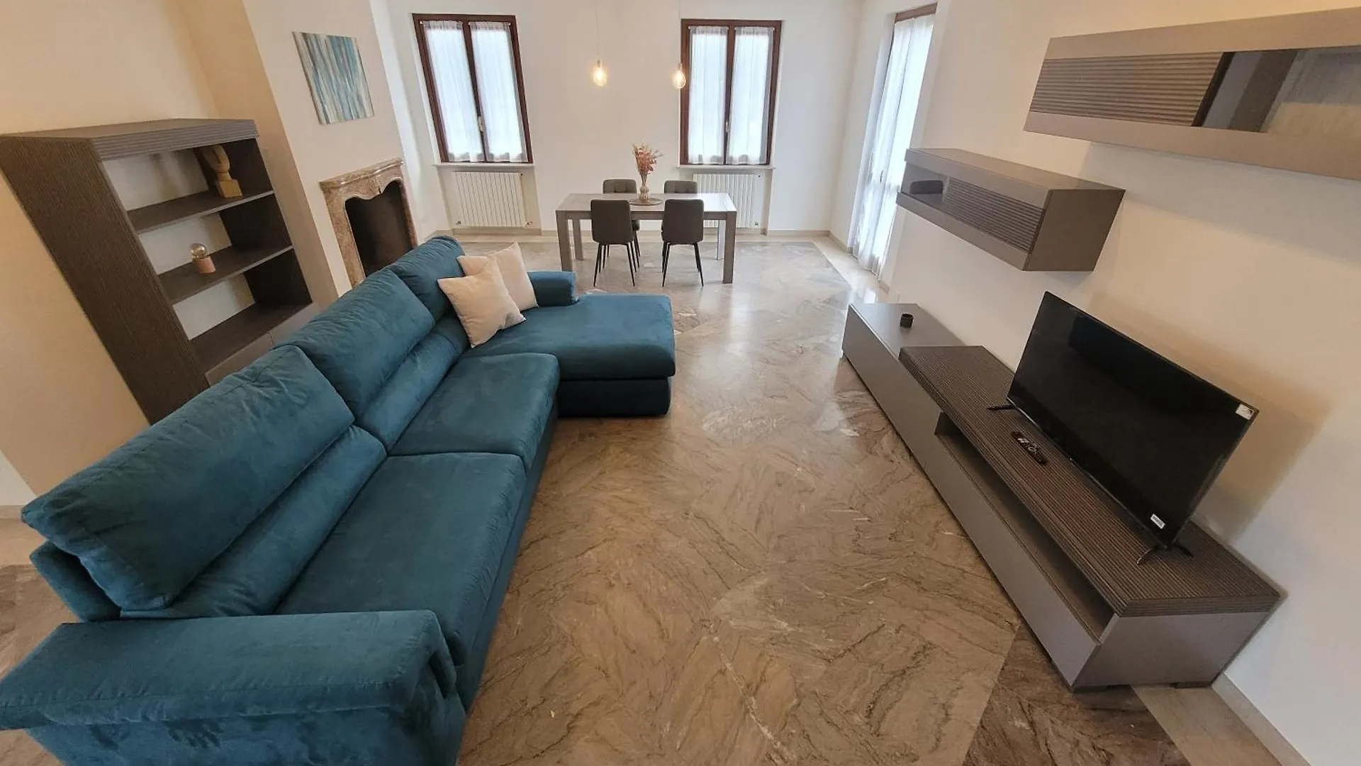 Arya Apartment location