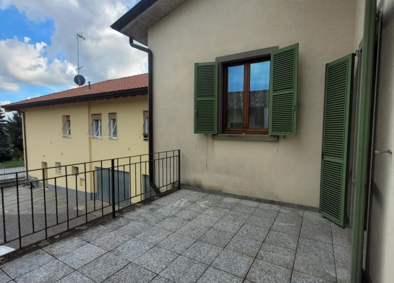 Arya Apartment Torre Boldone 0*,  Italy